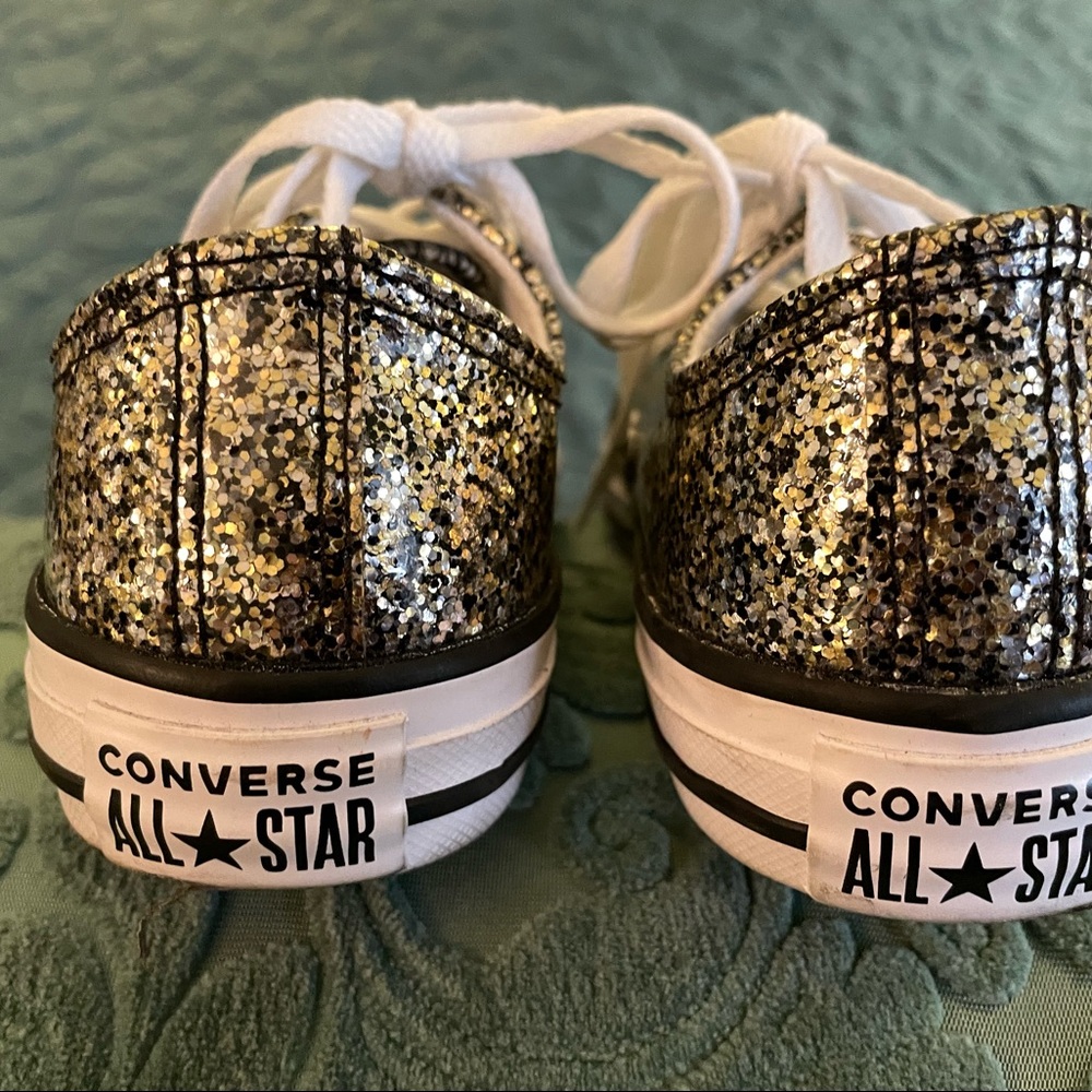 Like new pair of girls Converse All Star low tops Cute and sparkly. - Picture 2 of 4